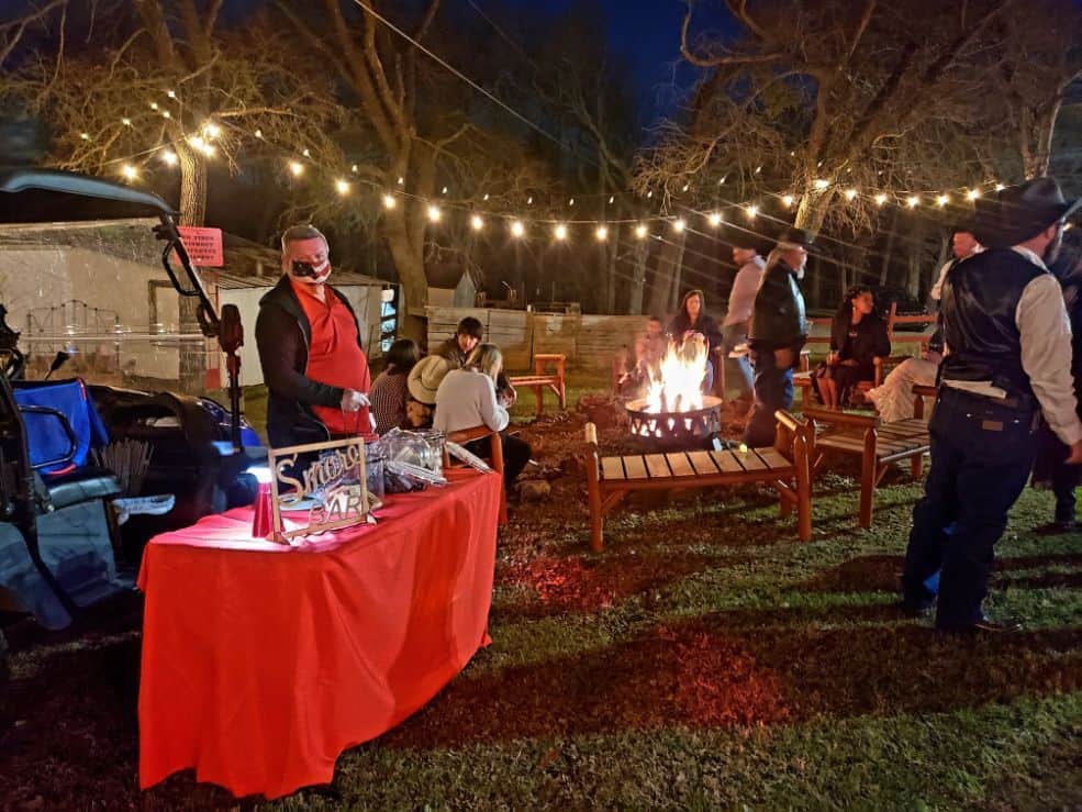 77 Outdoor Reception Area Fort Worth County Memories Horseshoes and outdoor games family reunion at Fort Worth Country Memories