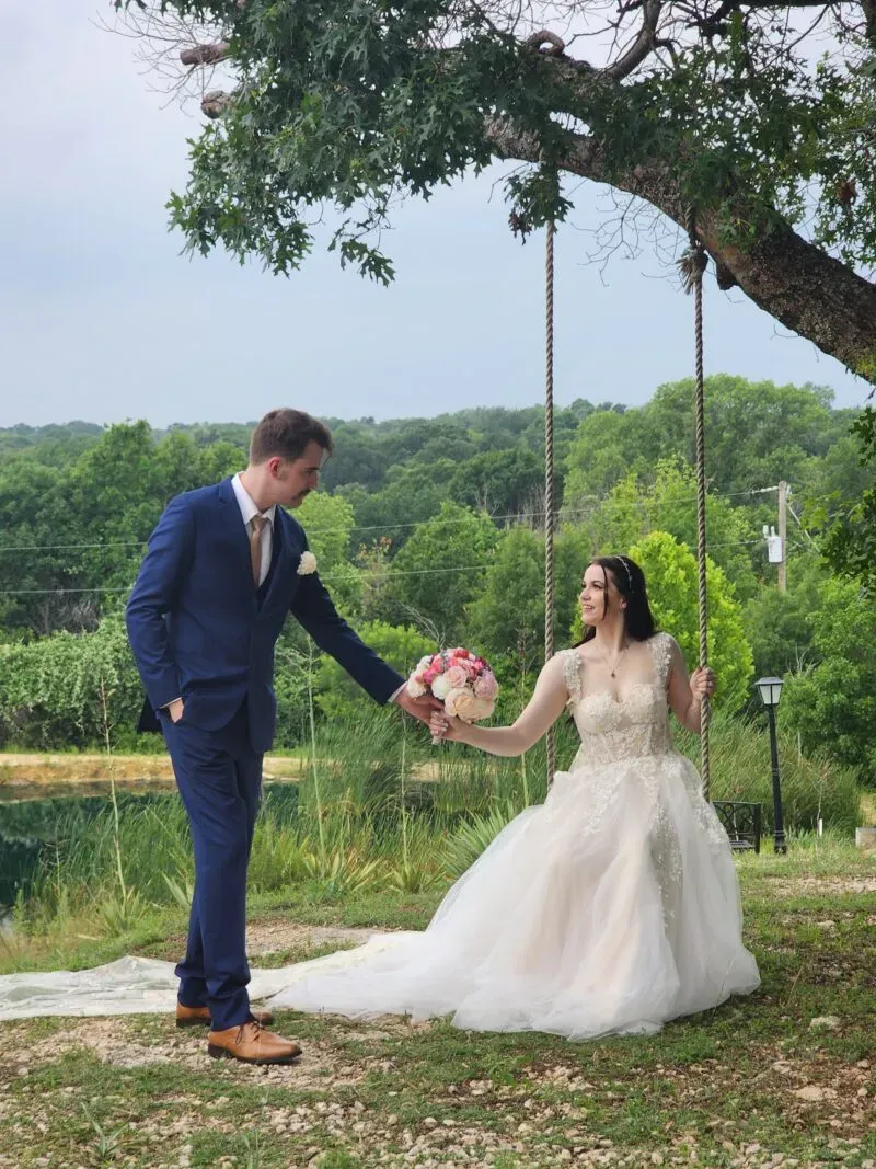 wedding couple at fort worth country memories